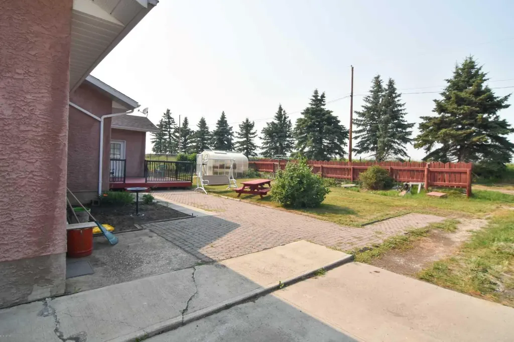 250 2 Avenue W Rockyford AB T0J 2R0