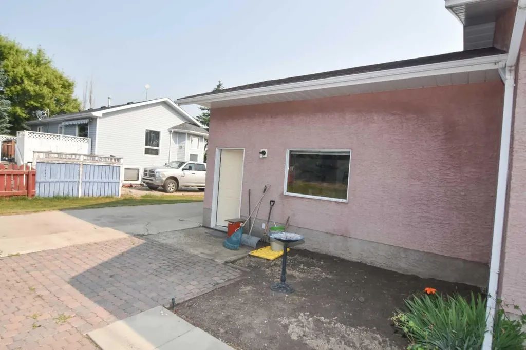 250 2 Avenue W Rockyford AB T0J 2R0