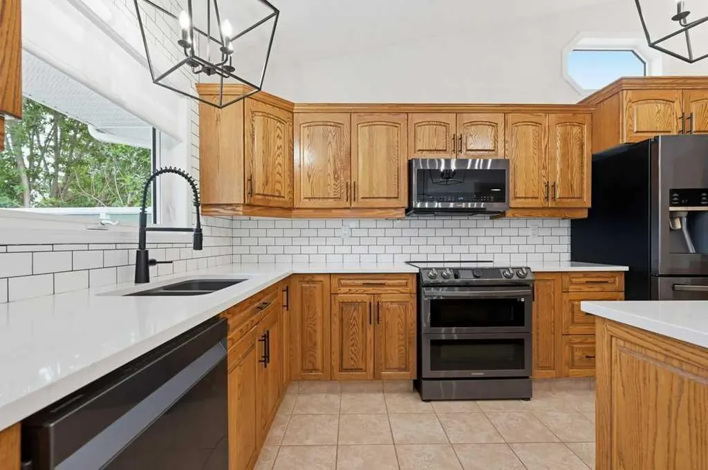 23 Dann Close Red Deer AB T4R 2N3