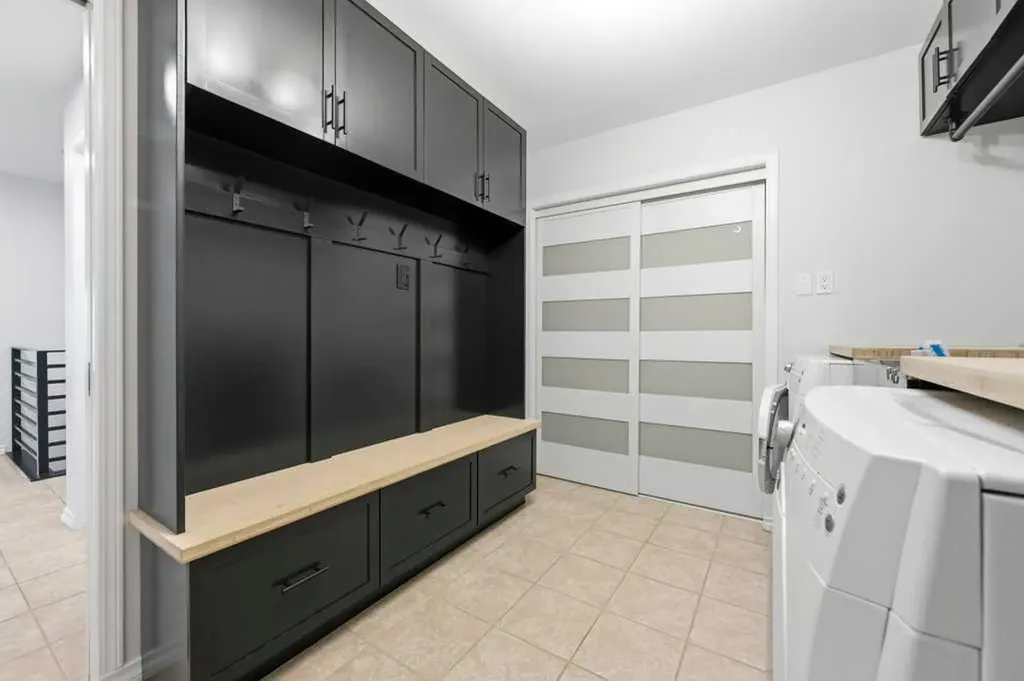 23 Dann Close Red Deer AB T4R 2N3