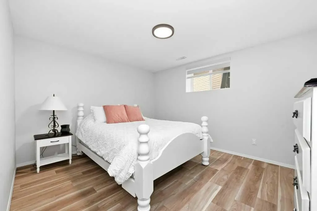 23 Dann Close Red Deer AB T4R 2N3