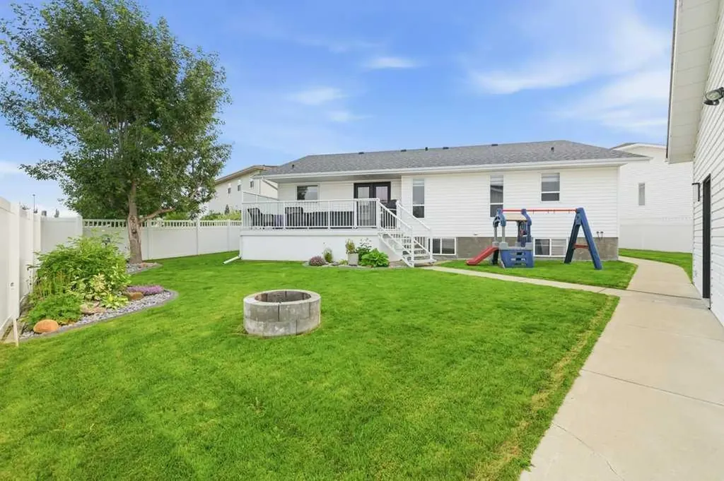 23 Dann Close Red Deer AB T4R 2N3