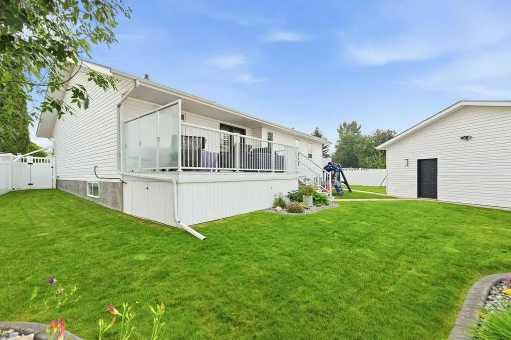 23 Dann Close Red Deer AB T4R 2N3