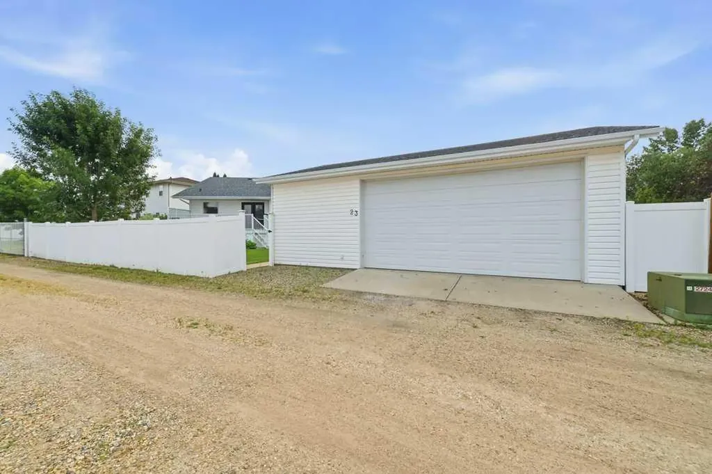 23 Dann Close Red Deer AB T4R 2N3