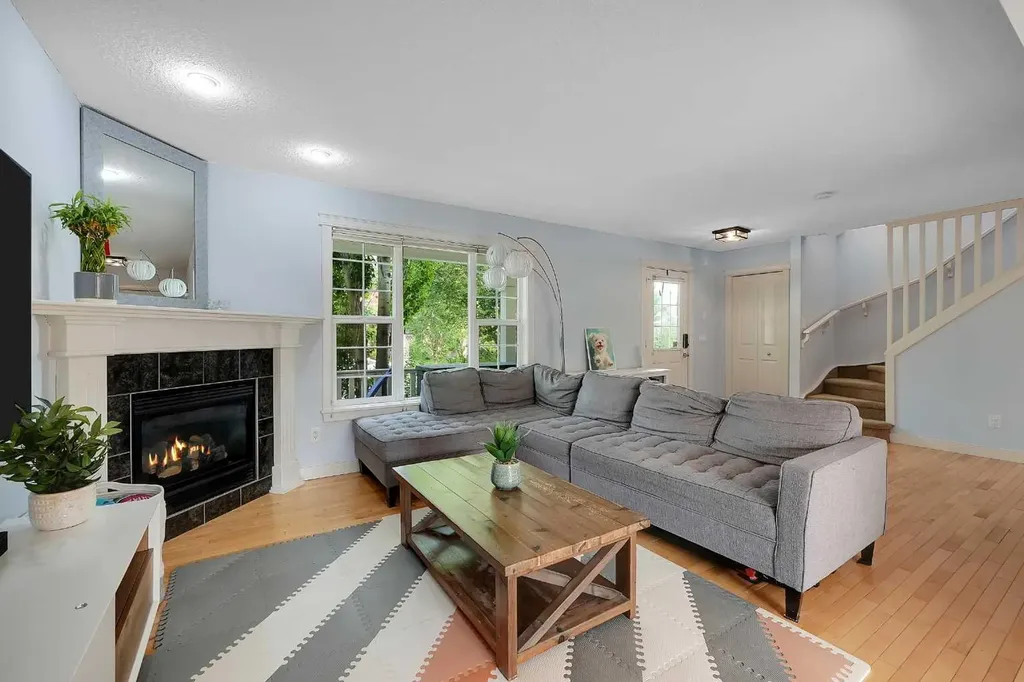 5532 Forand Street SW Calgary AB T3E7S6