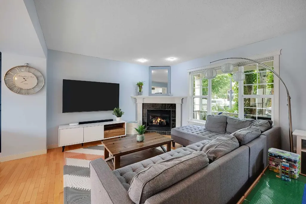 5532 Forand Street SW Calgary AB T3E7S6