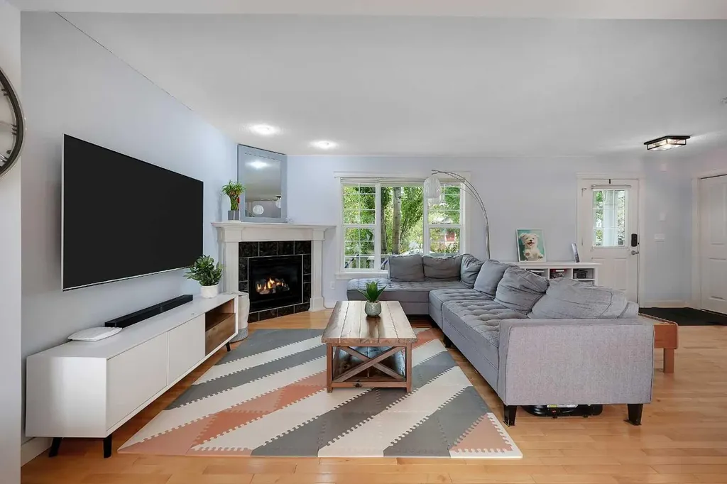 5532 Forand Street SW Calgary AB T3E7S6