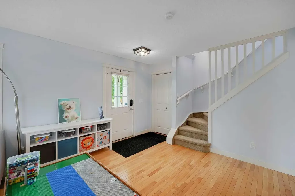 5532 Forand Street SW Calgary AB T3E7S6