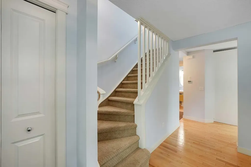 5532 Forand Street SW Calgary AB T3E7S6