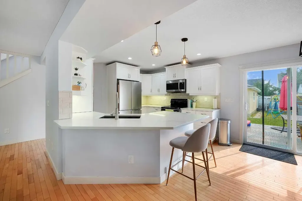5532 Forand Street SW Calgary AB T3E7S6