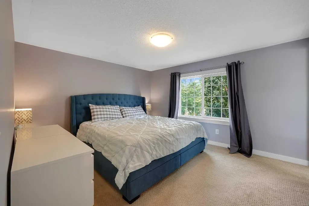 5532 Forand Street SW Calgary AB T3E7S6