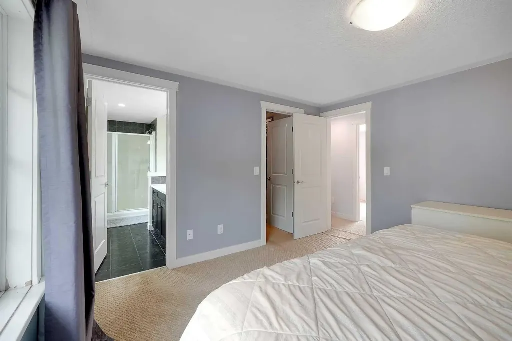 5532 Forand Street SW Calgary AB T3E7S6