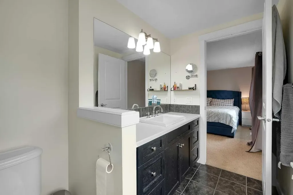5532 Forand Street SW Calgary AB T3E7S6