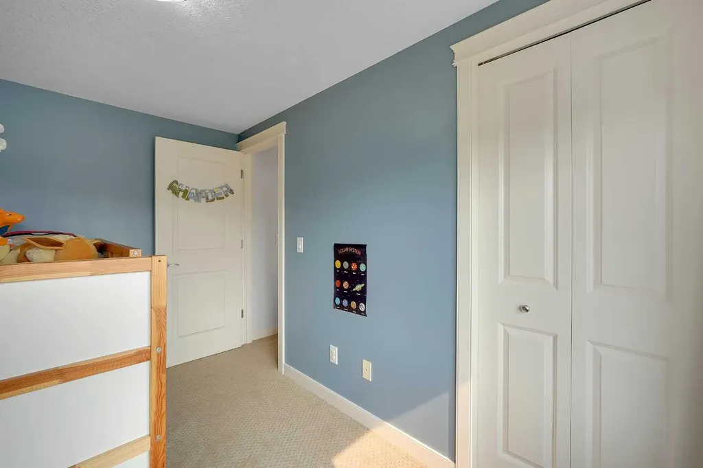 5532 Forand Street SW Calgary AB T3E7S6