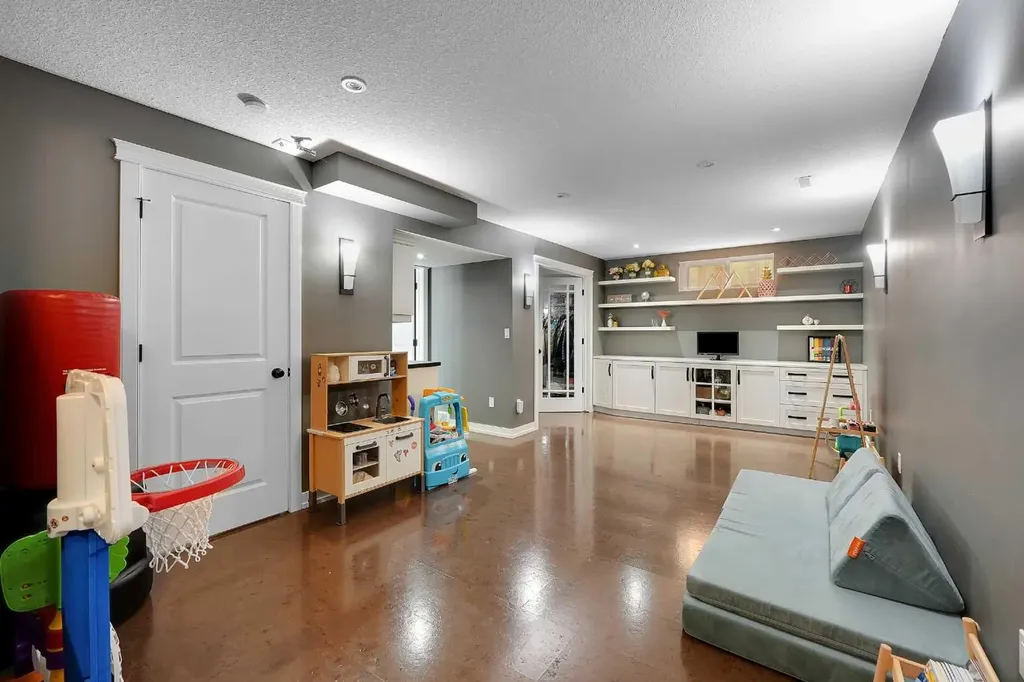 5532 Forand Street SW Calgary AB T3E7S6