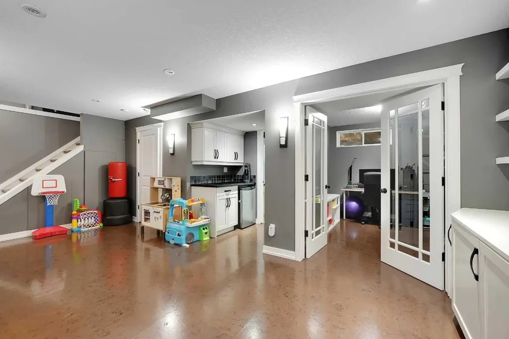 5532 Forand Street SW Calgary AB T3E7S6