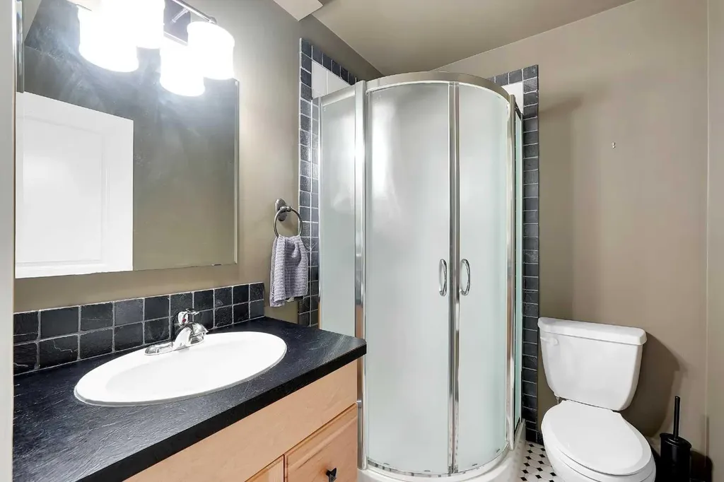 5532 Forand Street SW Calgary AB T3E7S6