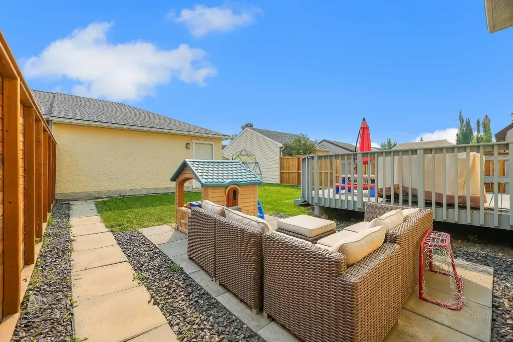 5532 Forand Street SW Calgary AB T3E7S6