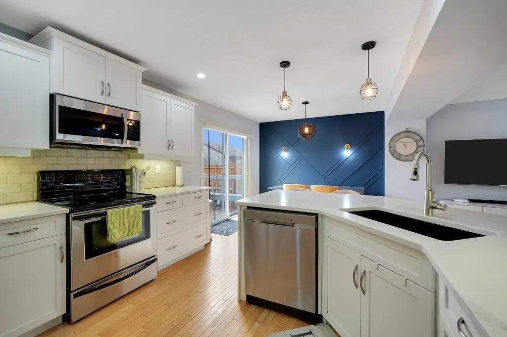 5532 Forand Street SW Calgary AB T3E7S6