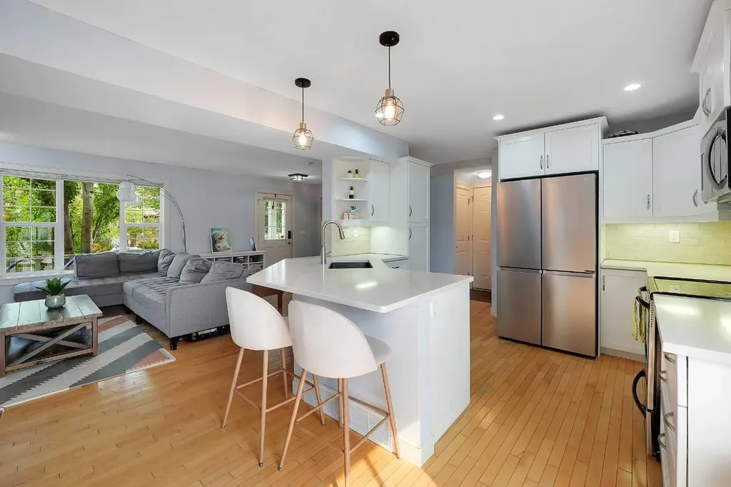 5532 Forand Street SW Calgary AB T3E7S6