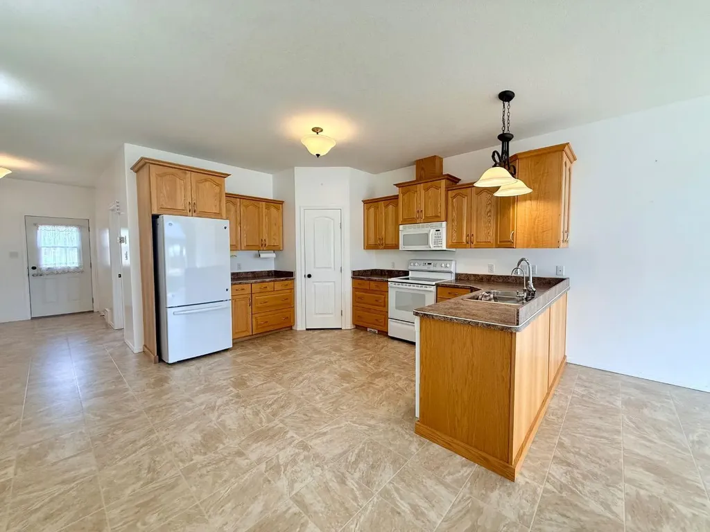 10902 100 Ave Unit 4 La Crete AB T0H2H0