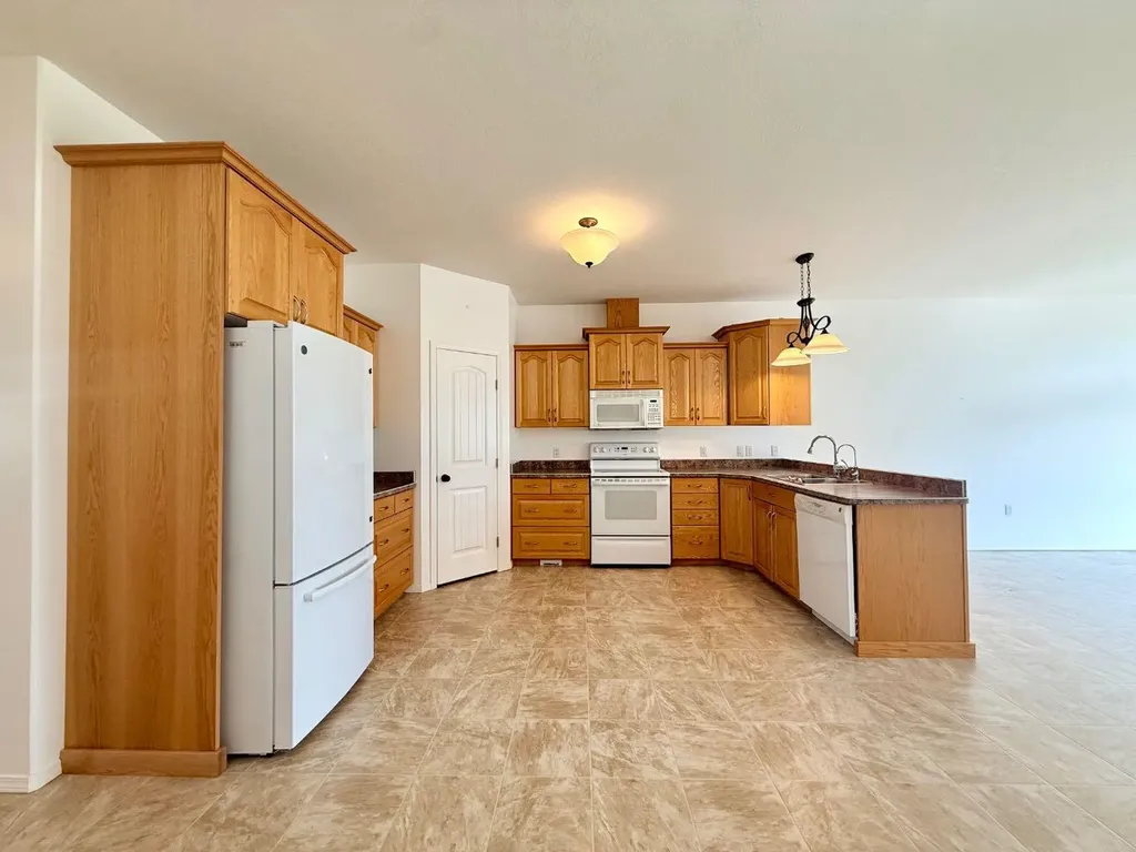 10902 100 Ave Unit 4 La Crete AB T0H2H0