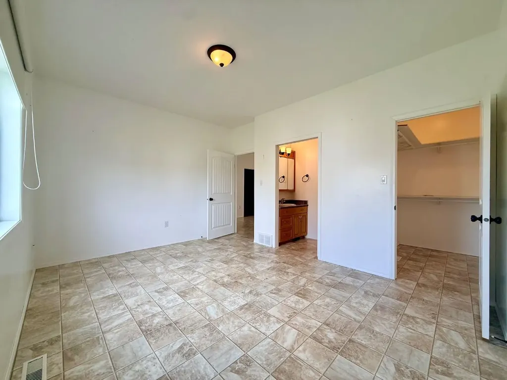 10902 100 Ave Unit 4 La Crete AB T0H2H0