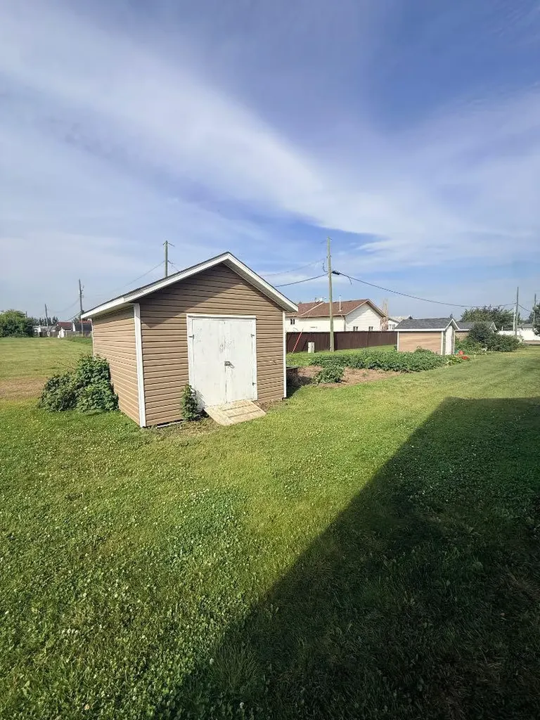 10902 100 Ave Unit 4 La Crete AB T0H2H0