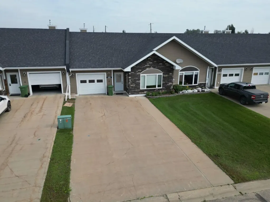 10902 100 Ave Unit 4 La Crete AB T0H2H0