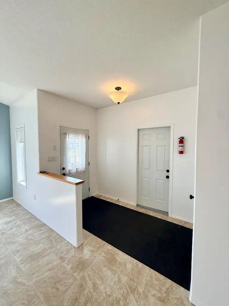 10902 100 Ave Unit 4 La Crete AB T0H2H0