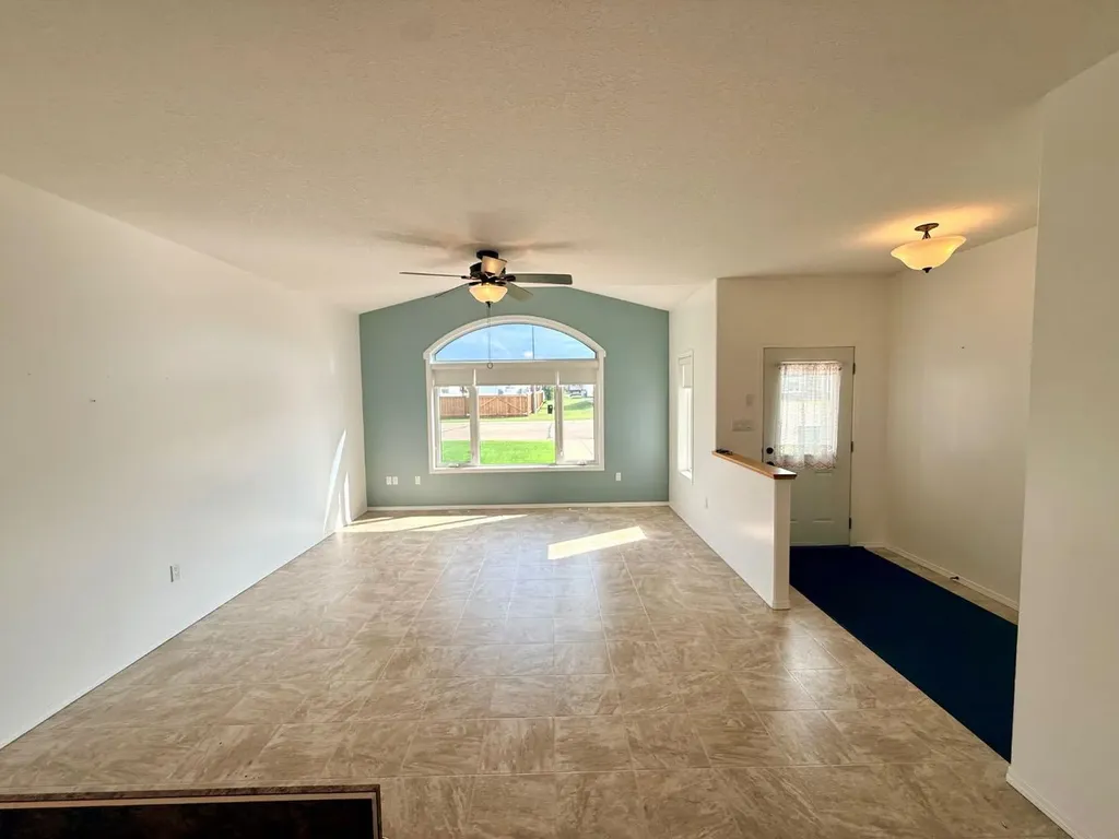 10902 100 Ave Unit 4 La Crete AB T0H2H0