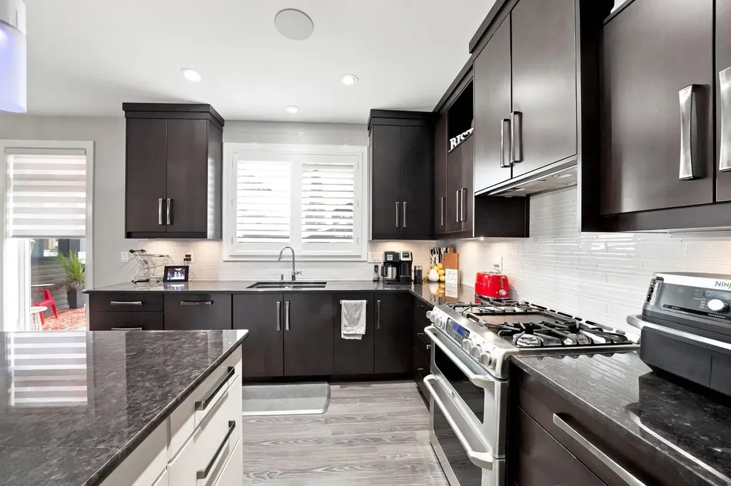 200 Vancouver Crescent Red Deer AB T4R 0N7