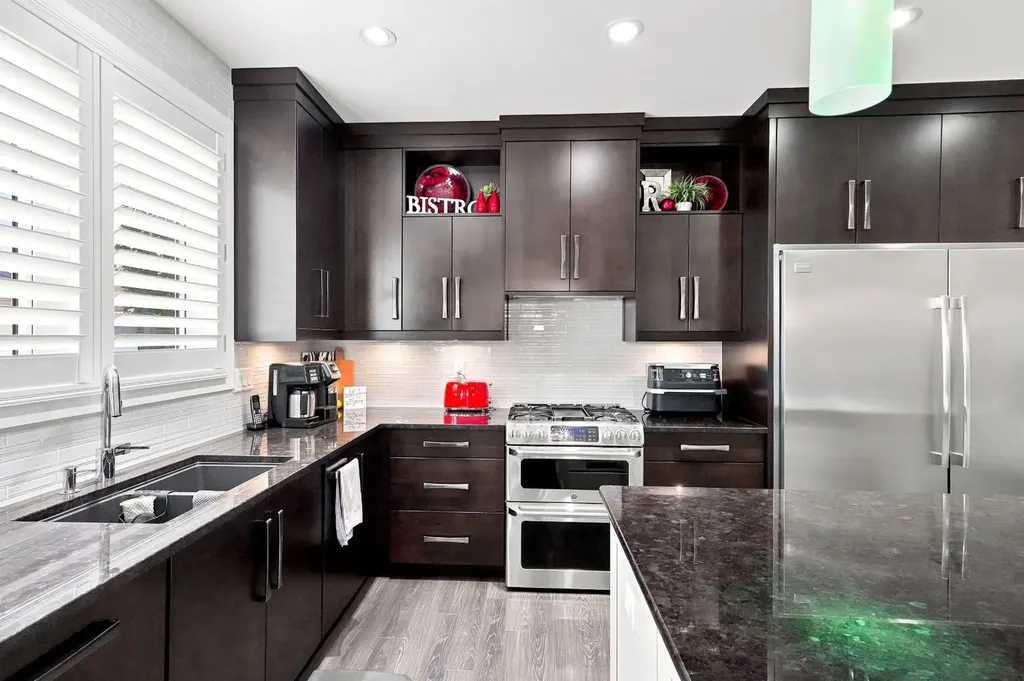 200 Vancouver Crescent Red Deer AB T4R 0N7