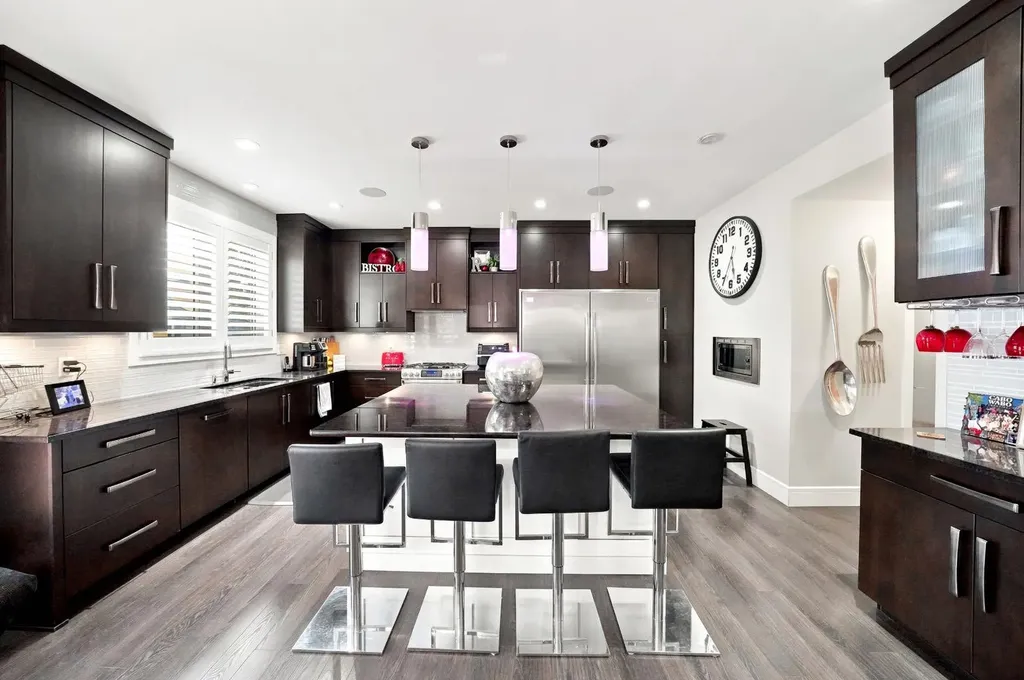 200 Vancouver Crescent Red Deer AB T4R 0N7