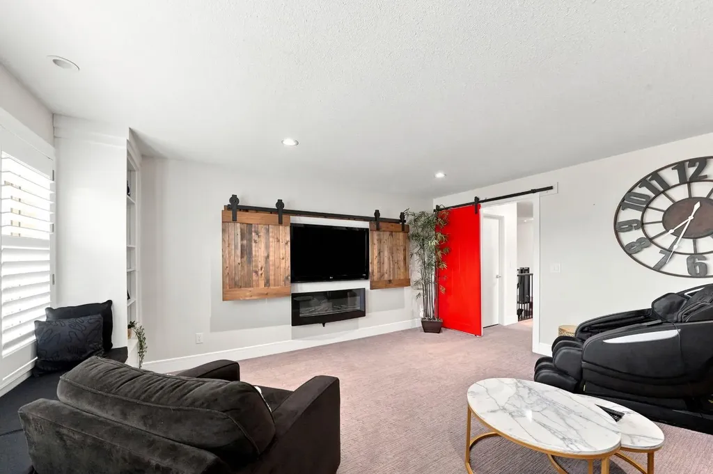 200 Vancouver Crescent Red Deer AB T4R 0N7