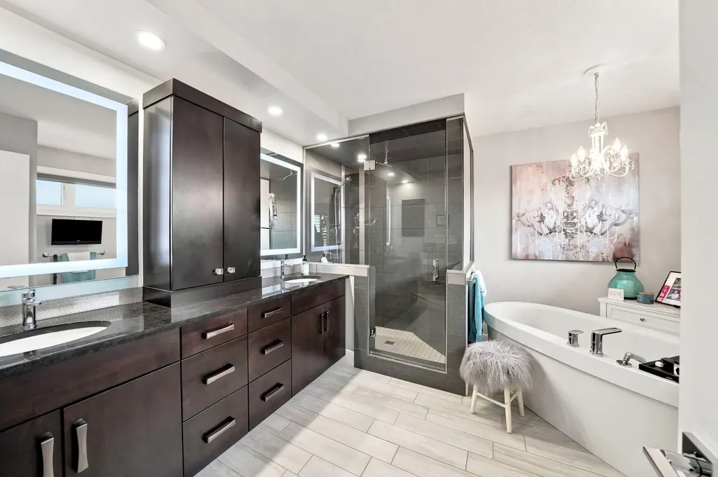200 Vancouver Crescent Red Deer AB T4R 0N7