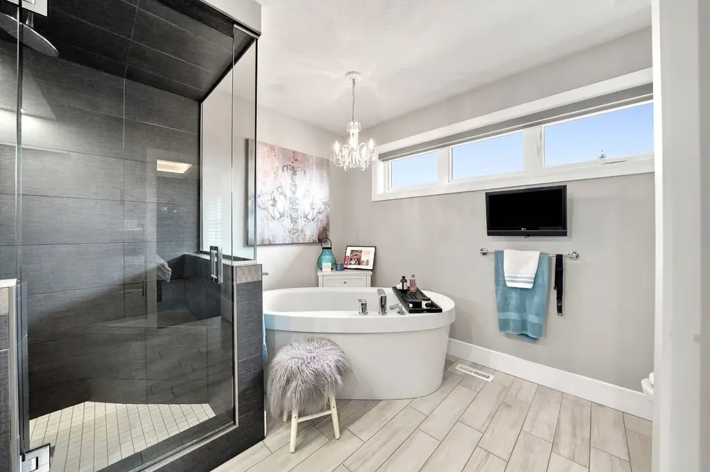 200 Vancouver Crescent Red Deer AB T4R 0N7