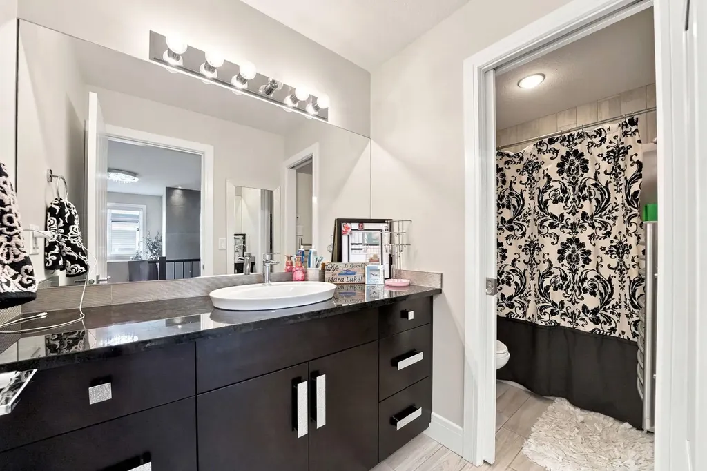 200 Vancouver Crescent Red Deer AB T4R 0N7