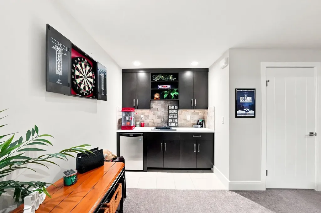 200 Vancouver Crescent Red Deer AB T4R 0N7
