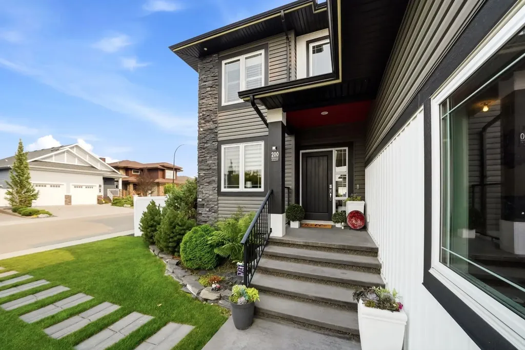 200 Vancouver Crescent Red Deer AB T4R 0N7