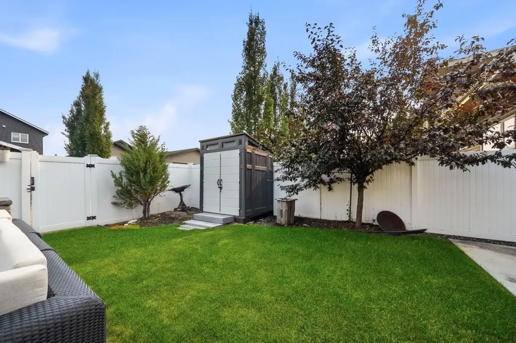 200 Vancouver Crescent Red Deer AB T4R 0N7