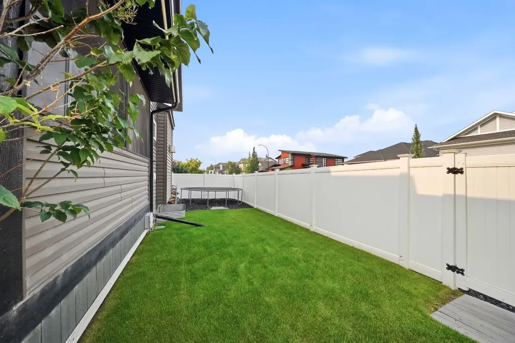 200 Vancouver Crescent Red Deer AB T4R 0N7