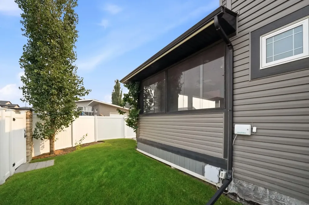 200 Vancouver Crescent Red Deer AB T4R 0N7