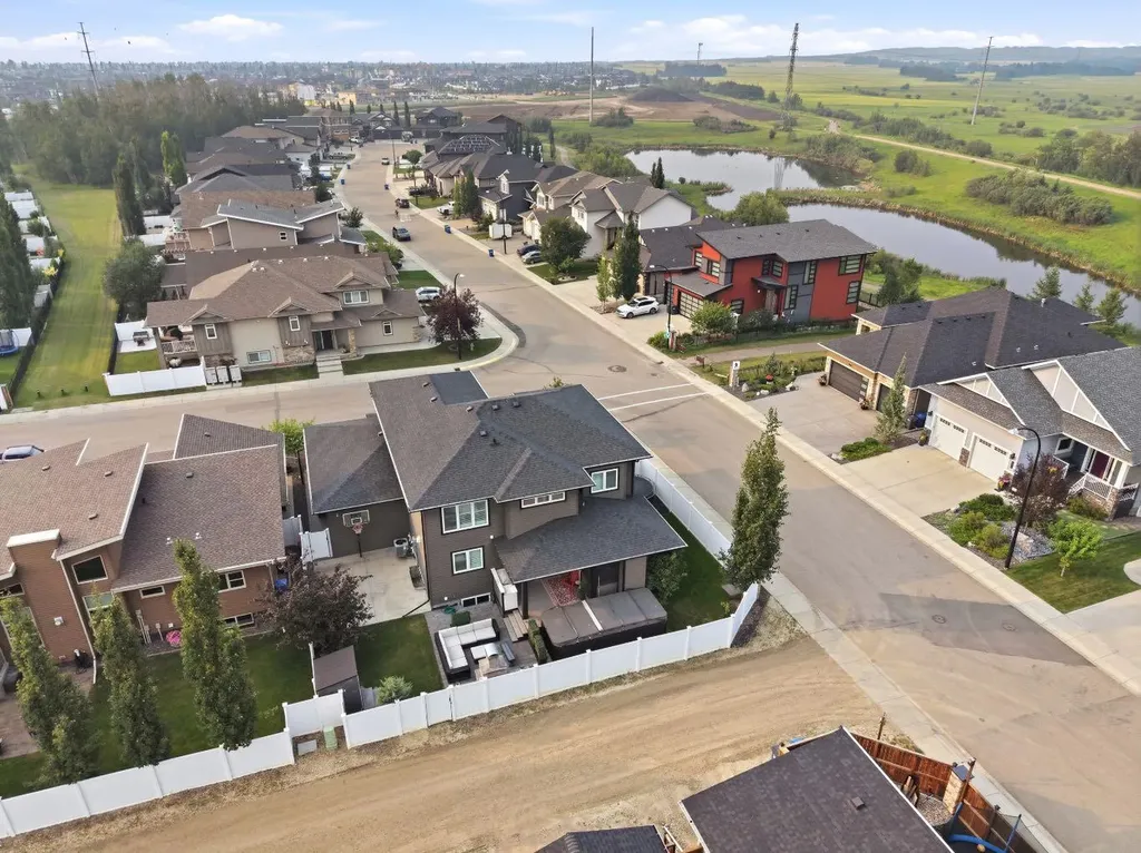 200 Vancouver Crescent Red Deer AB T4R 0N7