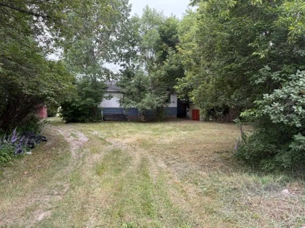 8348 Bowness Road NW Calgary AB T3B 0H6
