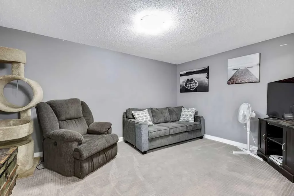 44 Falwood Crescent NE Calgary AB T3J 1E3