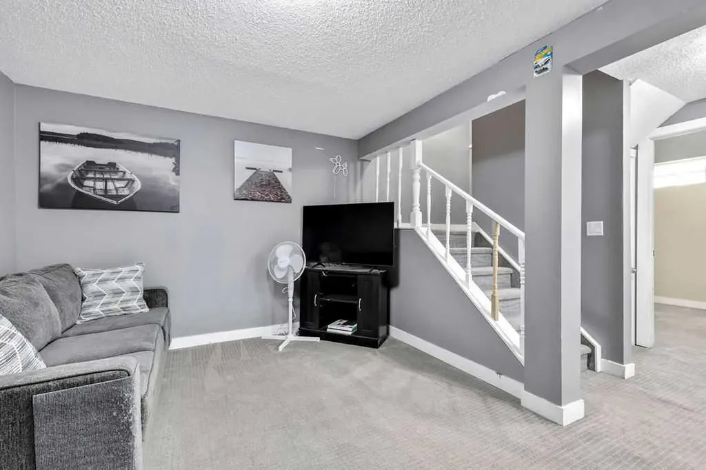 44 Falwood Crescent NE Calgary AB T3J 1E3