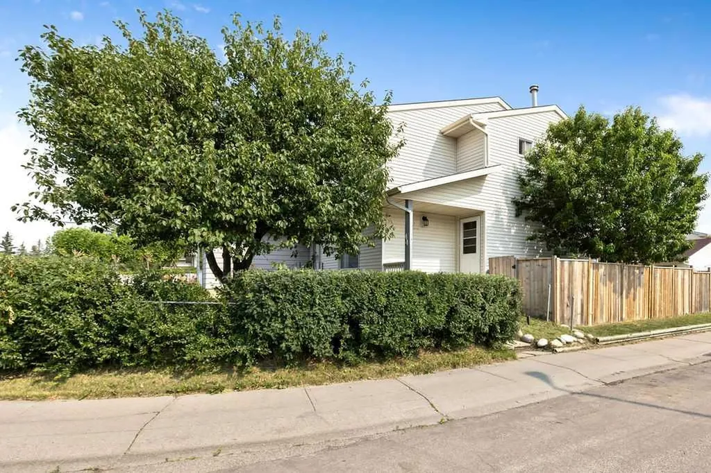 44 Falwood Crescent NE Calgary AB T3J 1E3