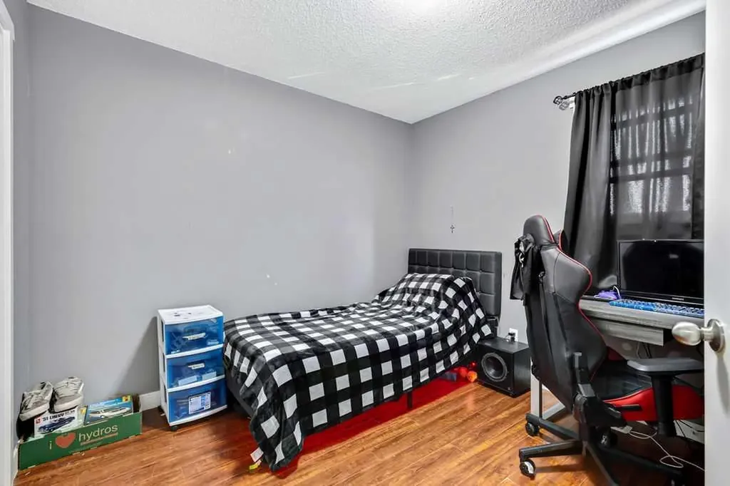 44 Falwood Crescent NE Calgary AB T3J 1E3