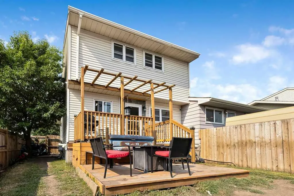 44 Falwood Crescent NE Calgary AB T3J 1E3